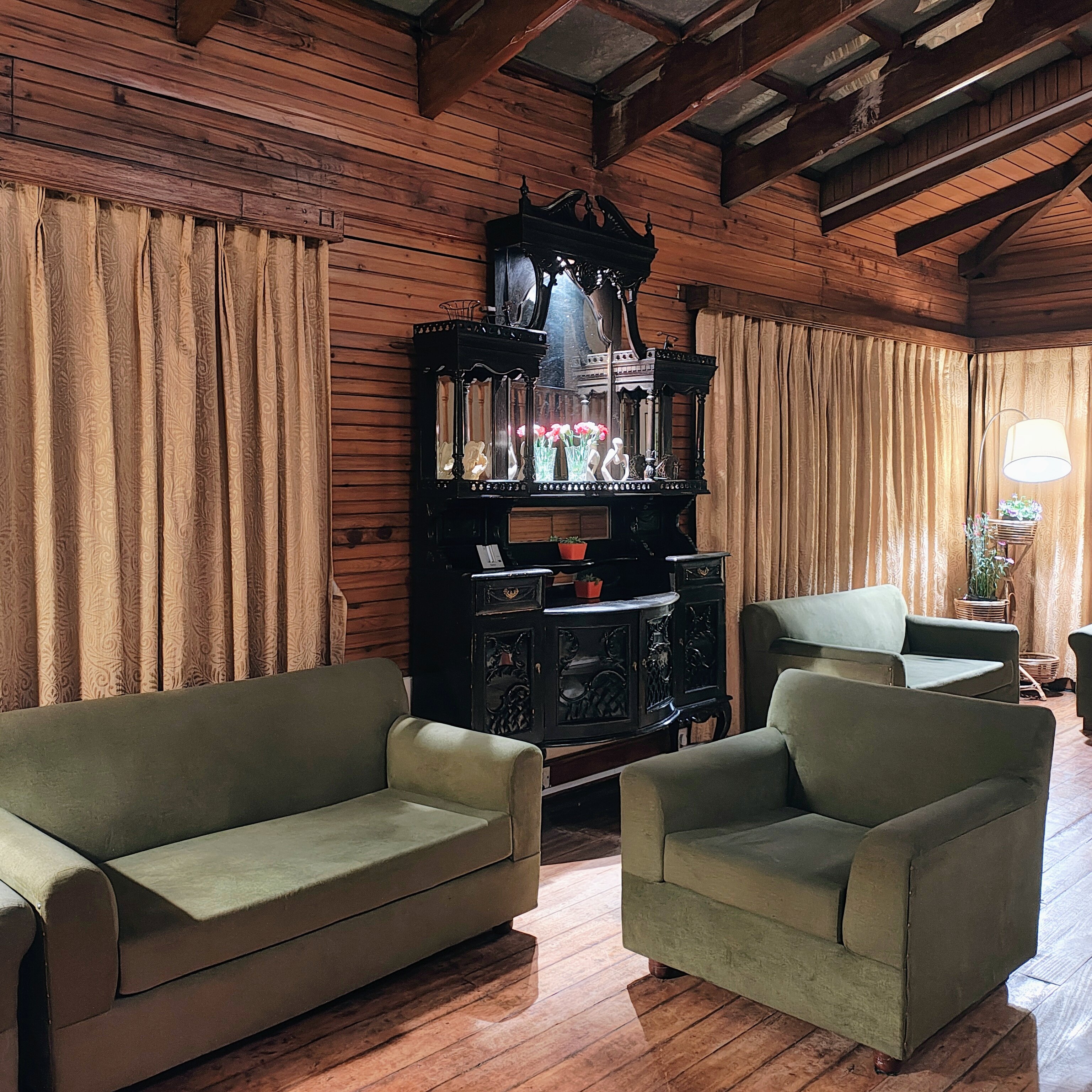 Cedar Inn-官方
