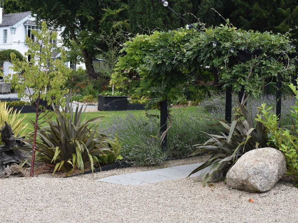 Poulaphouca House & Falls主图