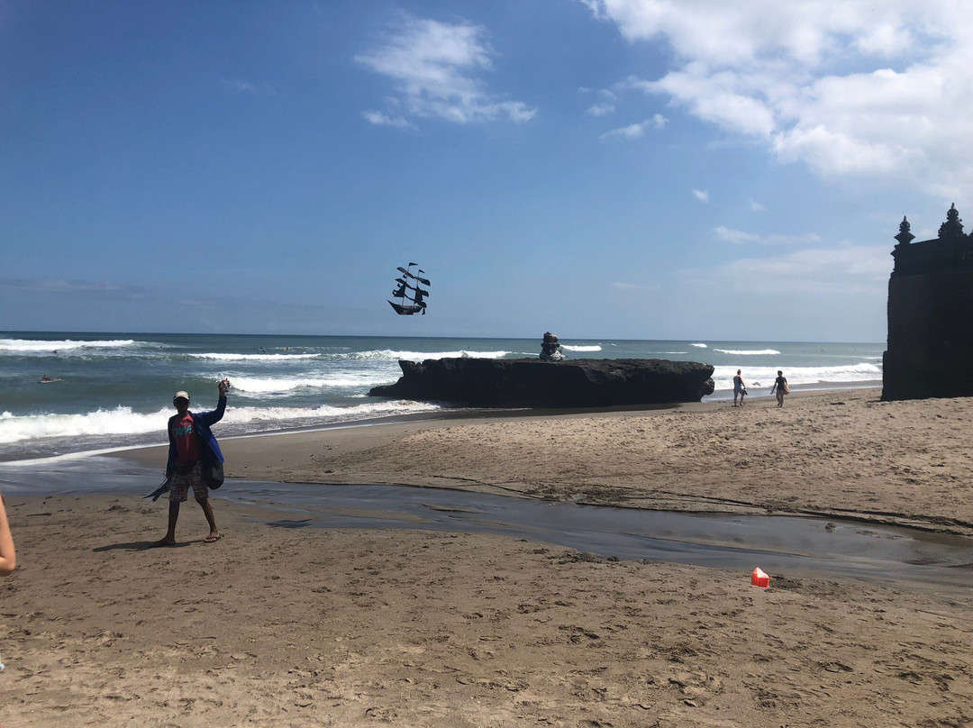 Batu Bolong Beach-长谷必去景点