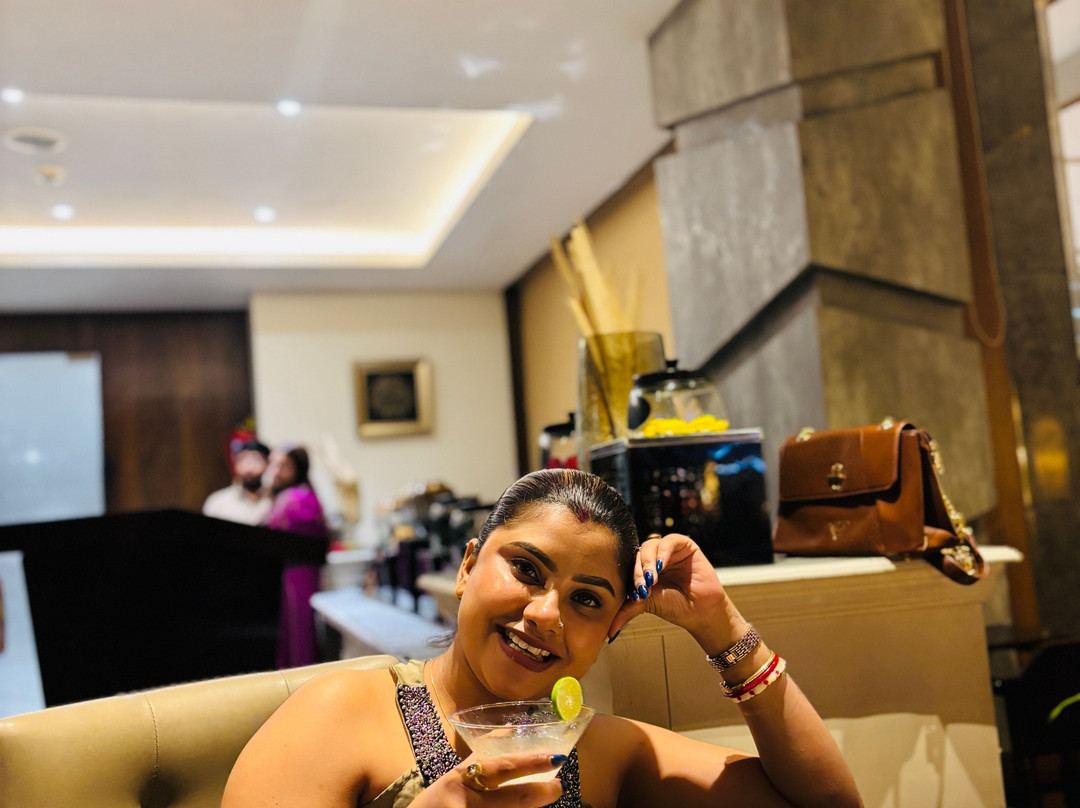 Hotel Saffron Crest主图