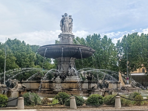 Fontaine de La Rotonde-普罗旺斯必去景点