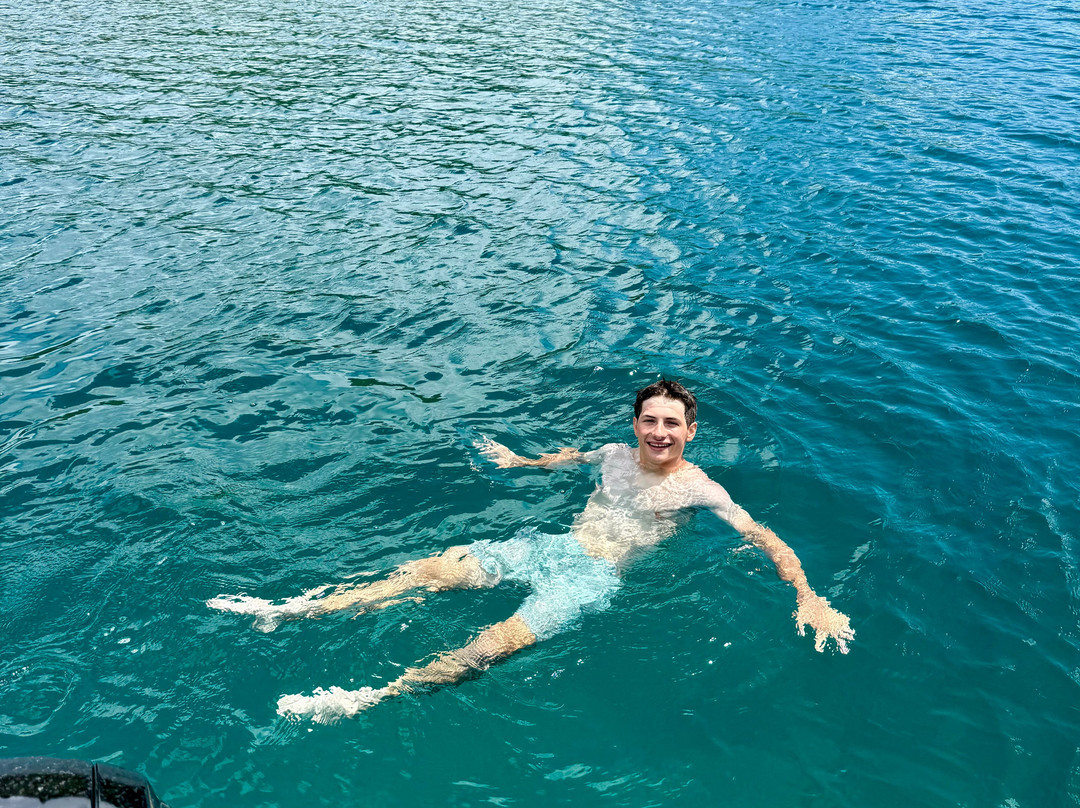Dockside Dinghy-Coral Bay必去景点