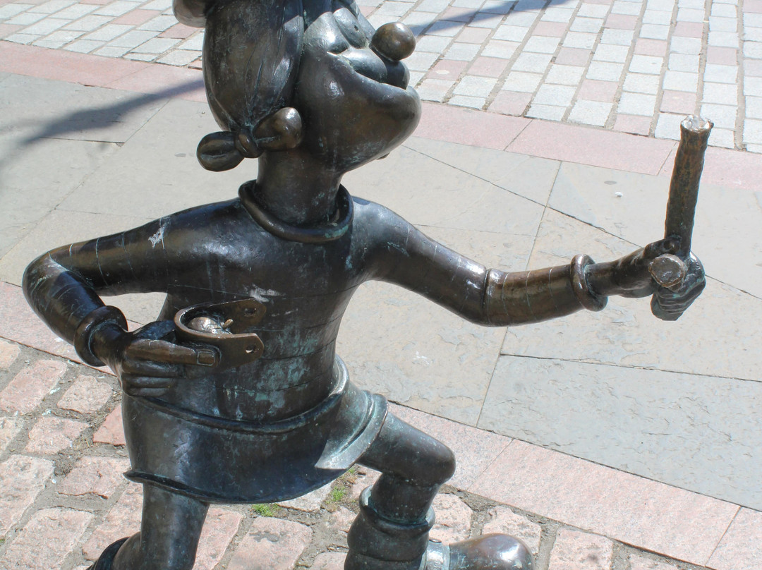 Minnie The Minx Statue-敦提必去景点