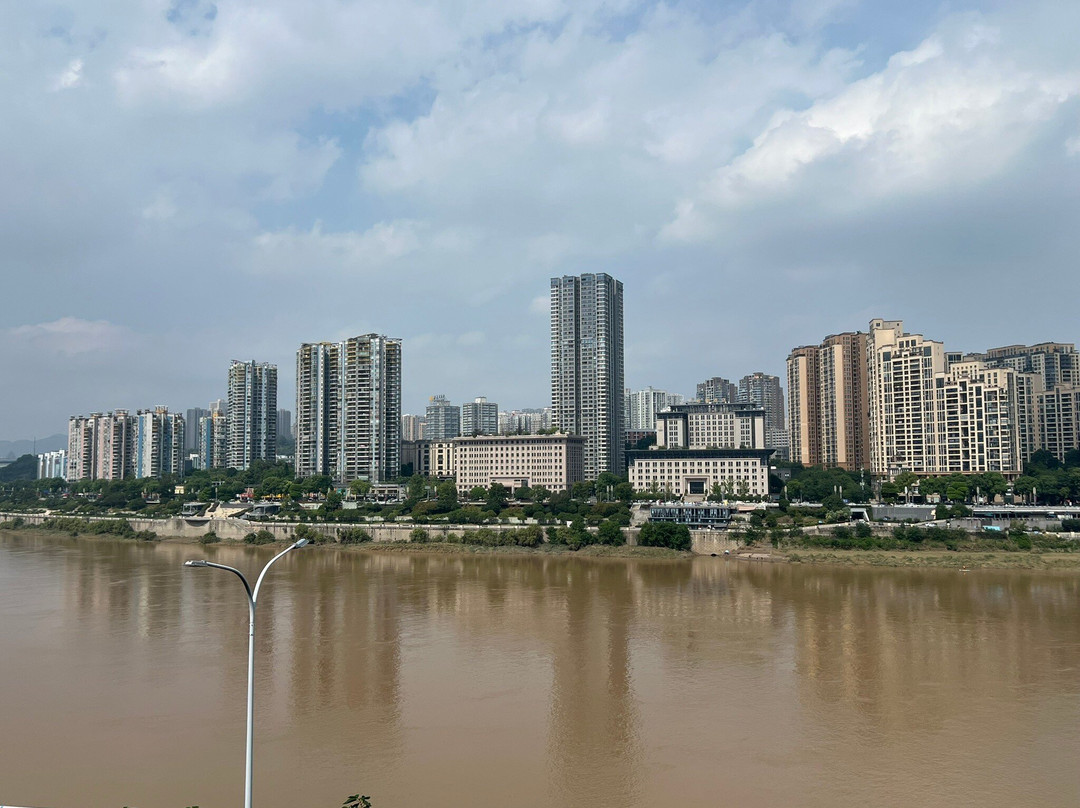 李子坝站-重庆市必去景点