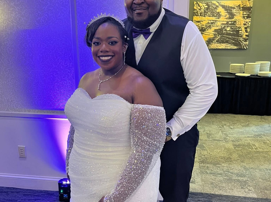 阿尔巴尼希尔顿花园酒店主图