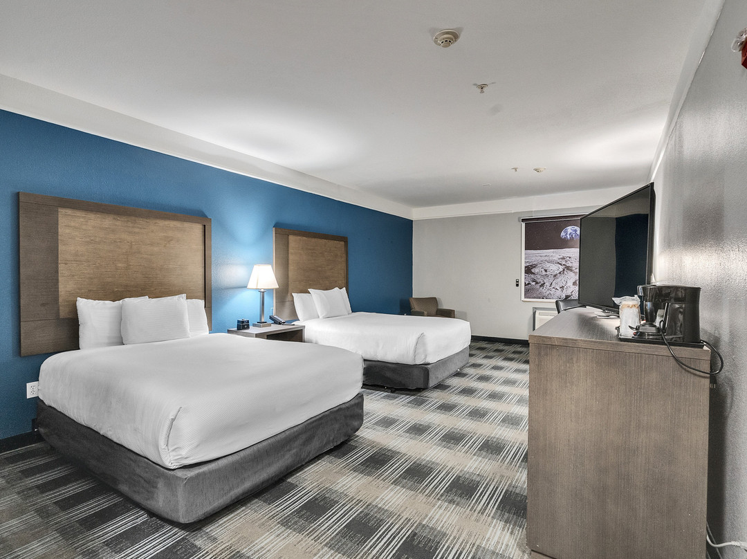 Platinum Inn & Suites Webster