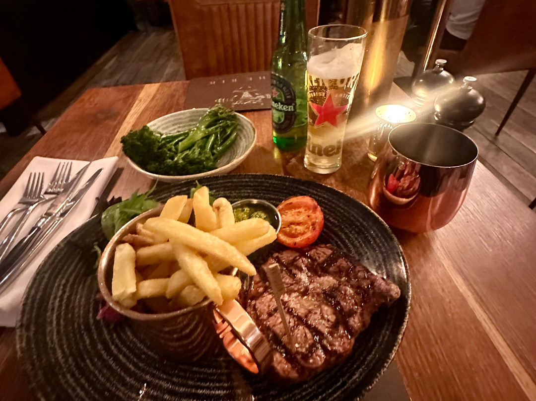 纽波特希尔顿酒店主图