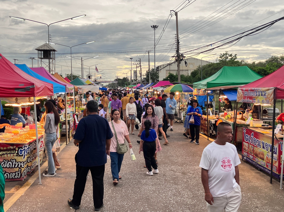 Chaiyaphum Night Bazaar-猜也蓬必去景点