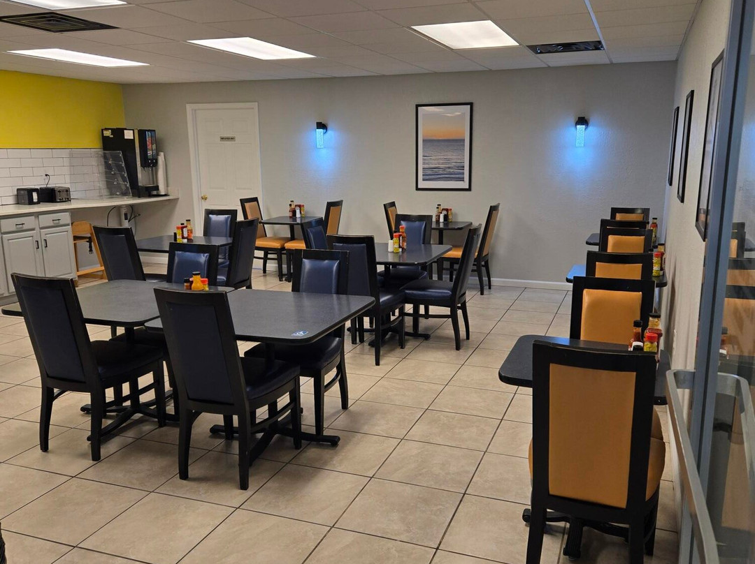 Super 8 By Wyndham Lake City主图