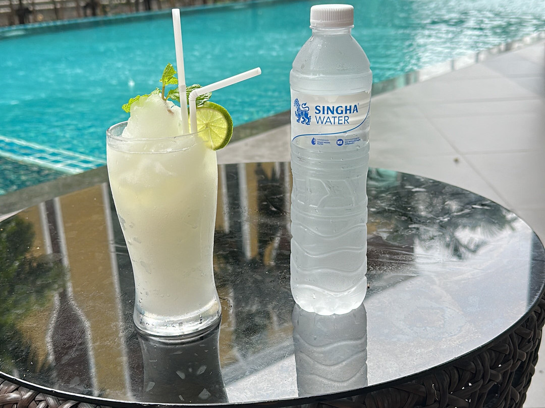 思里拉姆顿酒店主图