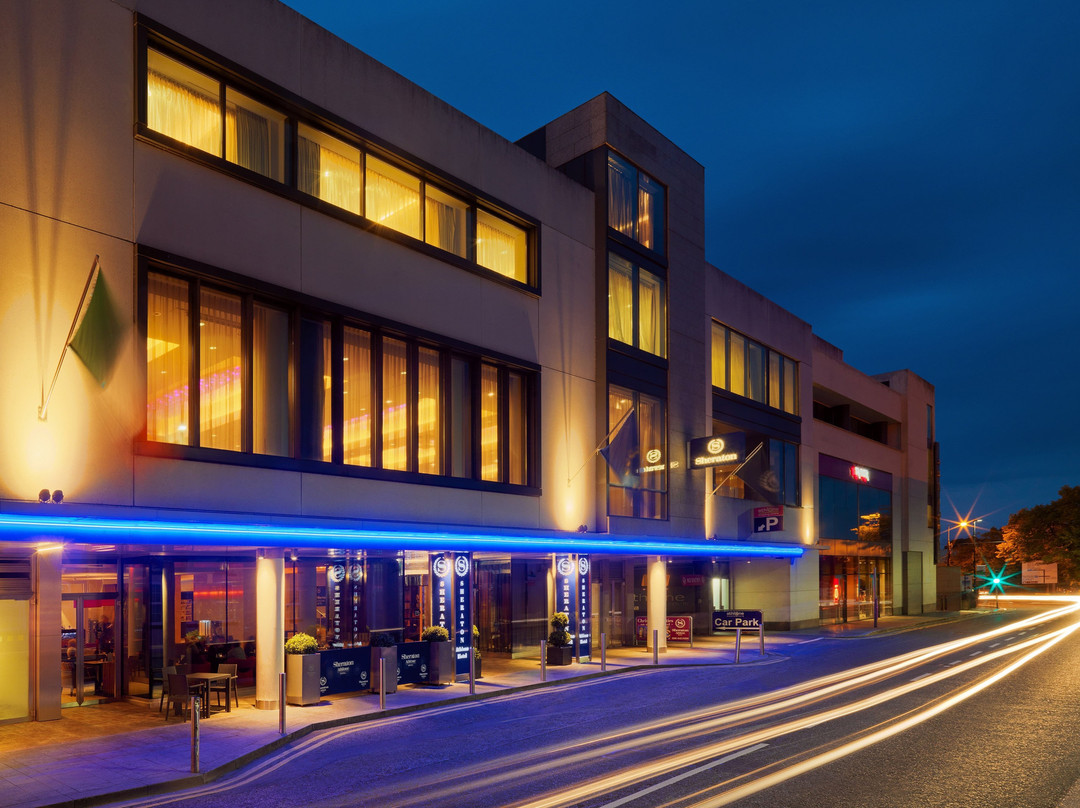 喜来登阿斯隆酒店主图