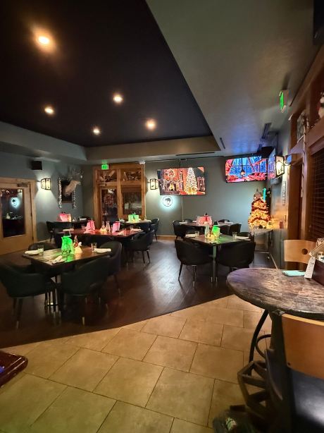 飞行鞍度假酒店及牛排馆-官方