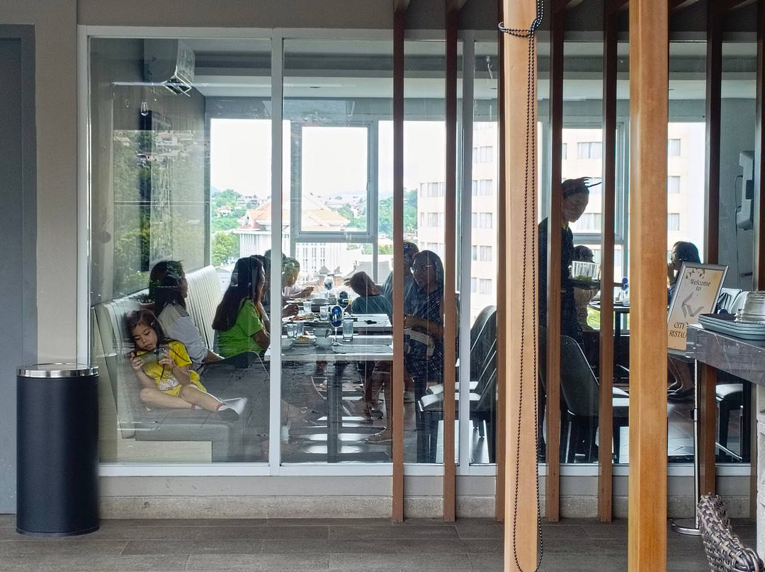 Roger's Hotel Manado主图