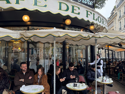 波拿巴特酒店主图