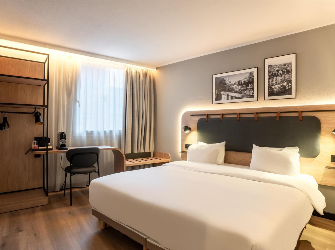 钟楼巴黎西苏尔纳港酒店