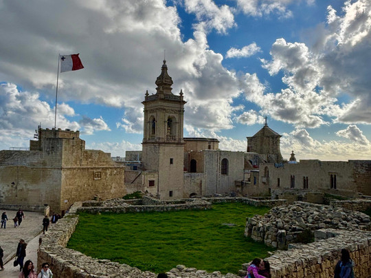 Michael’s Garage-Sannat必去景点