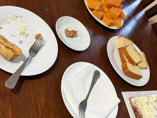 Hugging Clouds主图