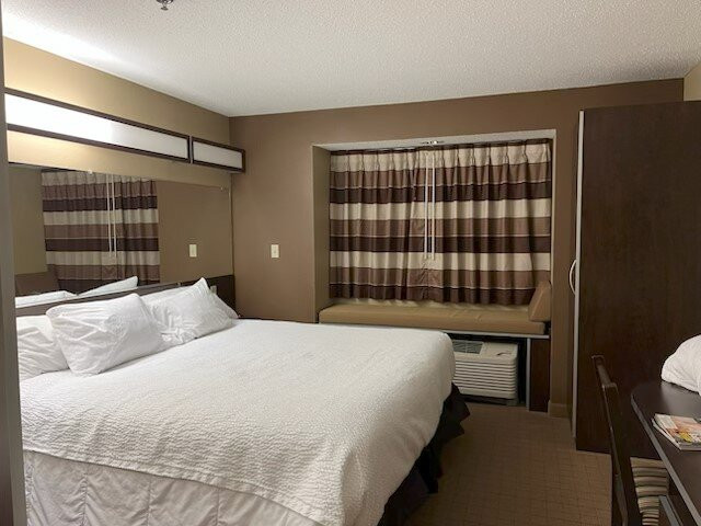 圣克莱尔维尔麦客达套房酒店主图