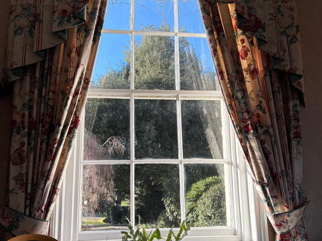 猎人月亮酒店主图