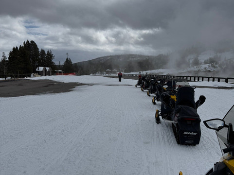Old Faithful Snowmobile Tours - Day Tours-杰克逊必去景点