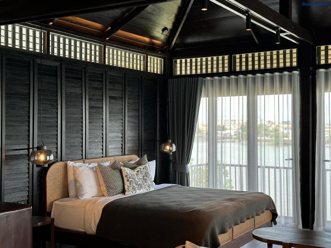 Rongmai Mahachai Cafe and Stay