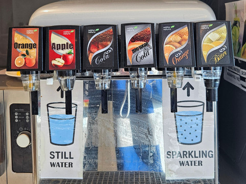 Plaza Premium Lounge (Non-Schengen Area, Departures, Mezzanine Floor, Terminal 2B)-布达佩斯必去景点