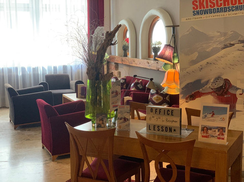 拉蒂尼酒店主图