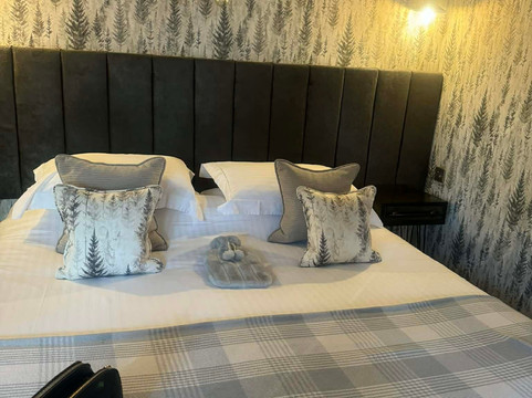 茅草屋檐酒店主图