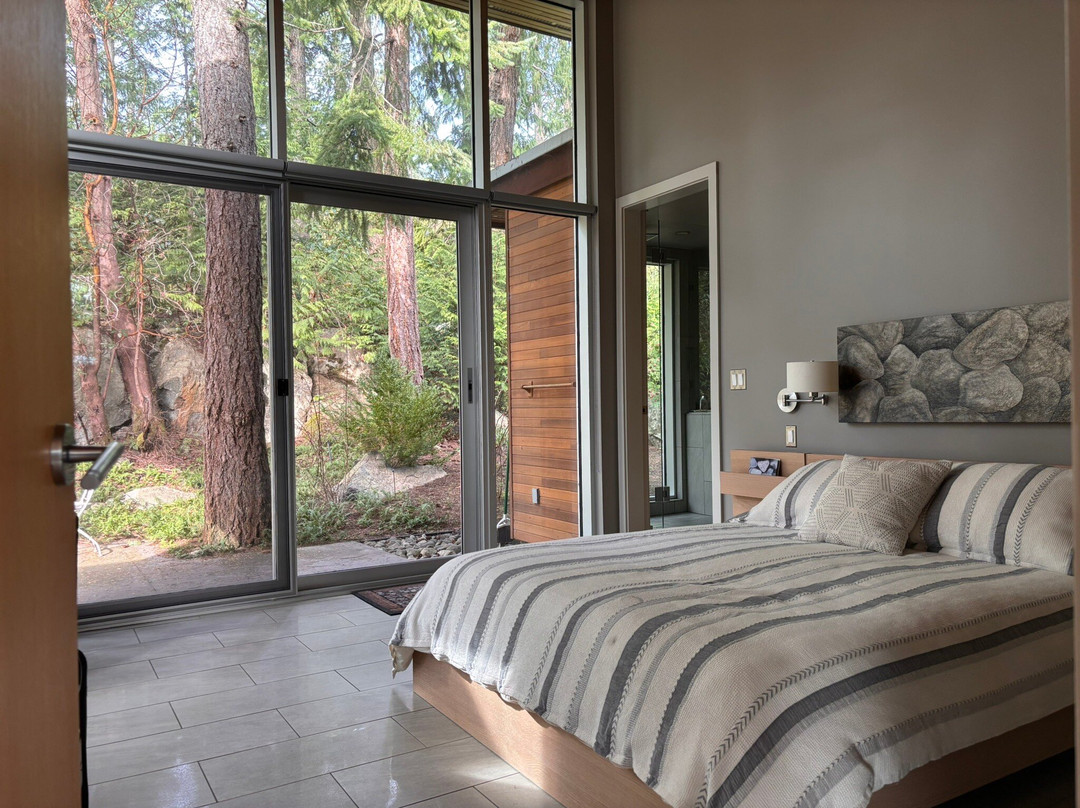 Pointhouse Suites on Sargeant Bay主图