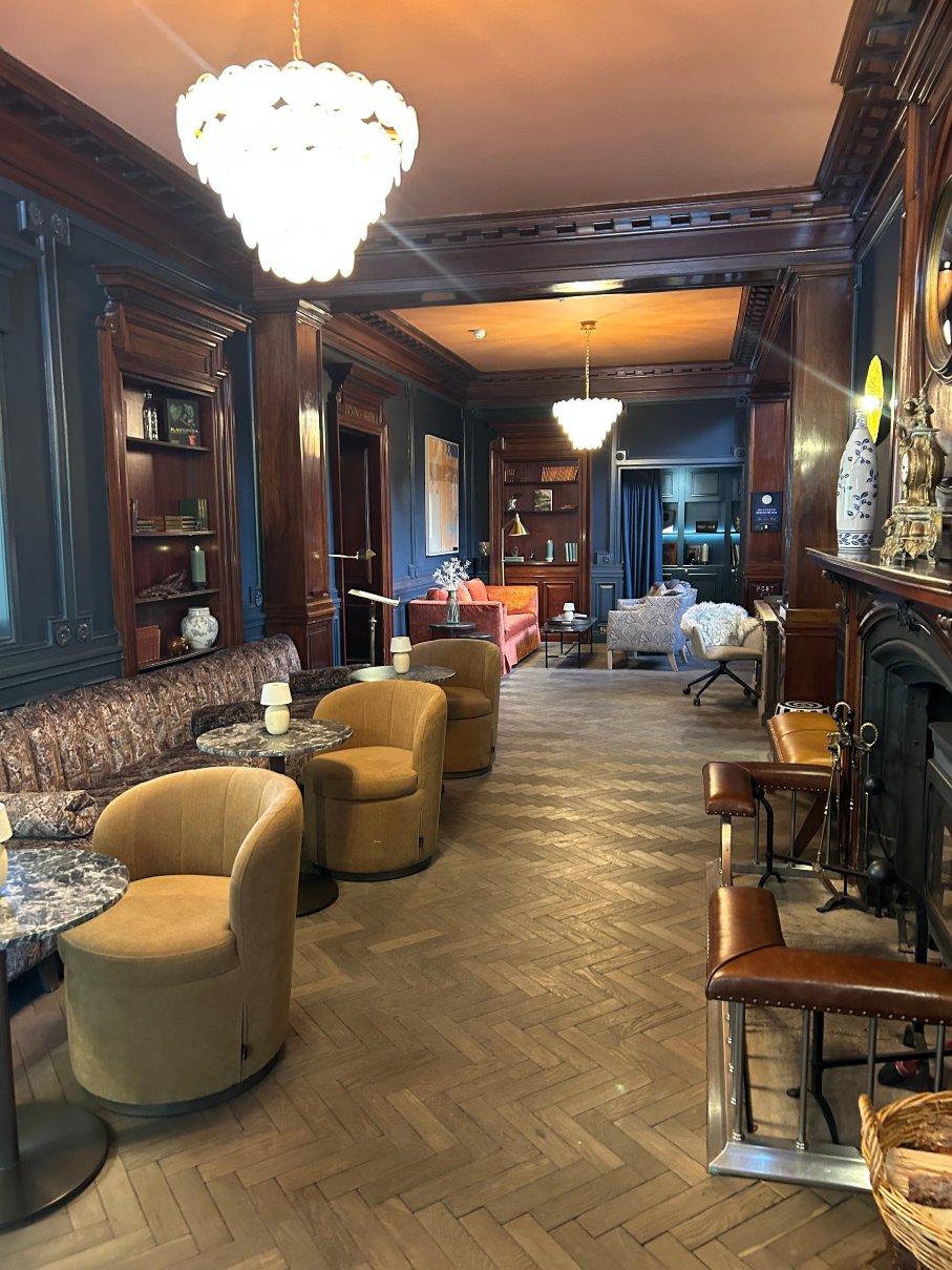 皮特洛赫里松树酒店-旅行者