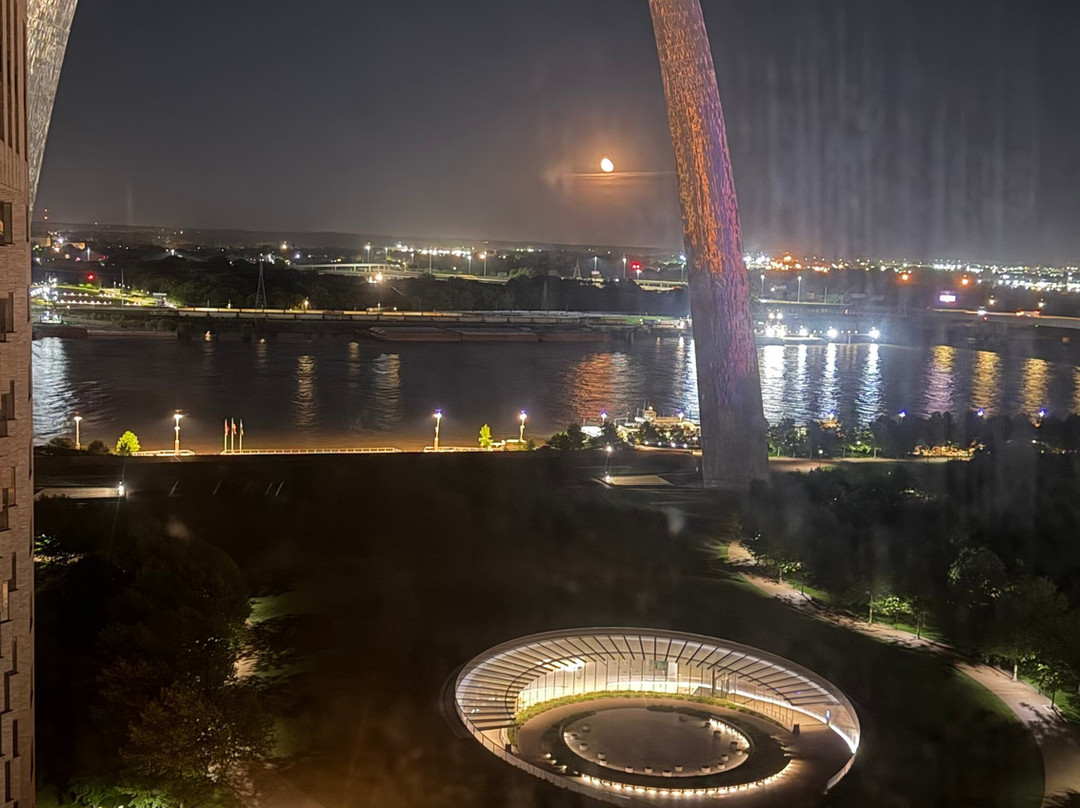 圣路易斯凯悦丽晶拱门酒店主图