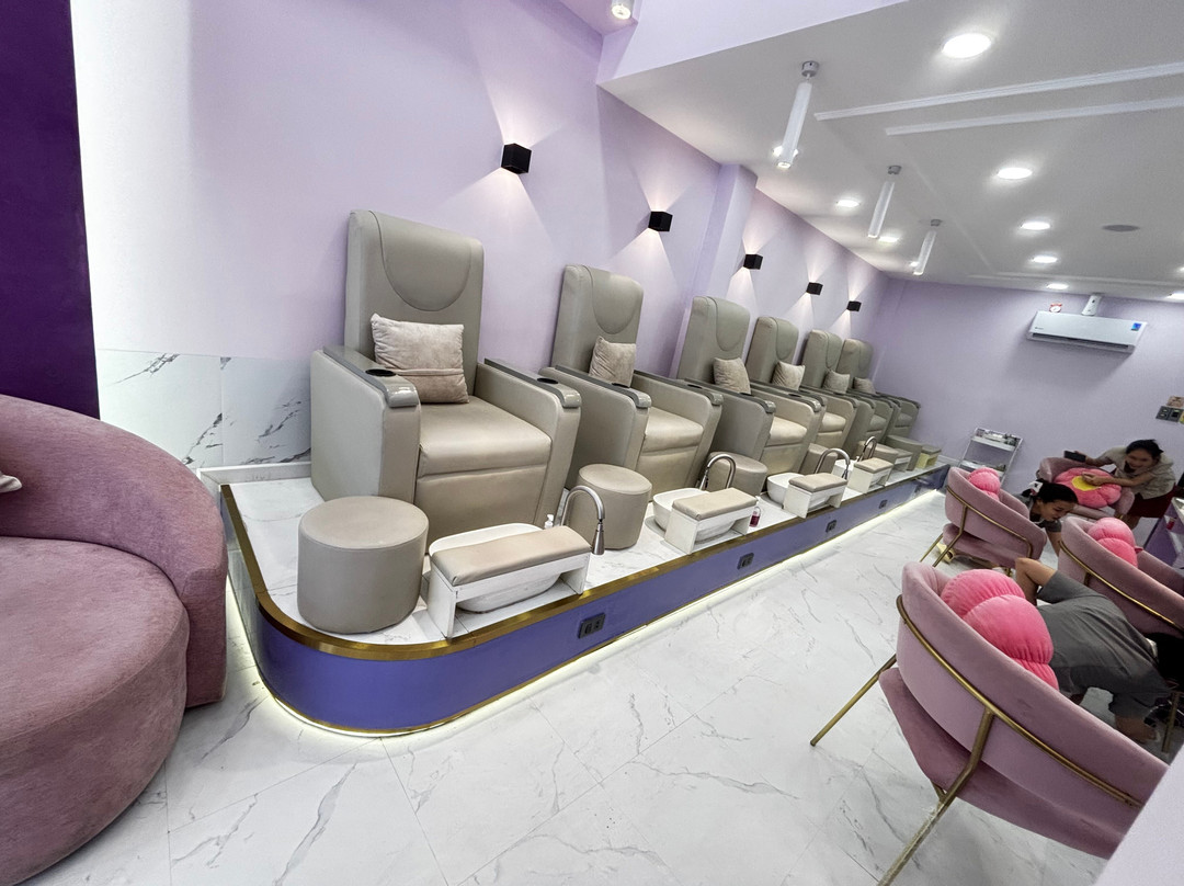 Danang Queens Nail & Barber Shop
