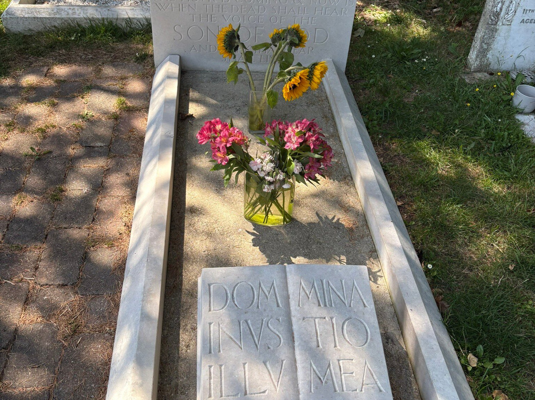 Moreton Cemetery-Moreton必去景点