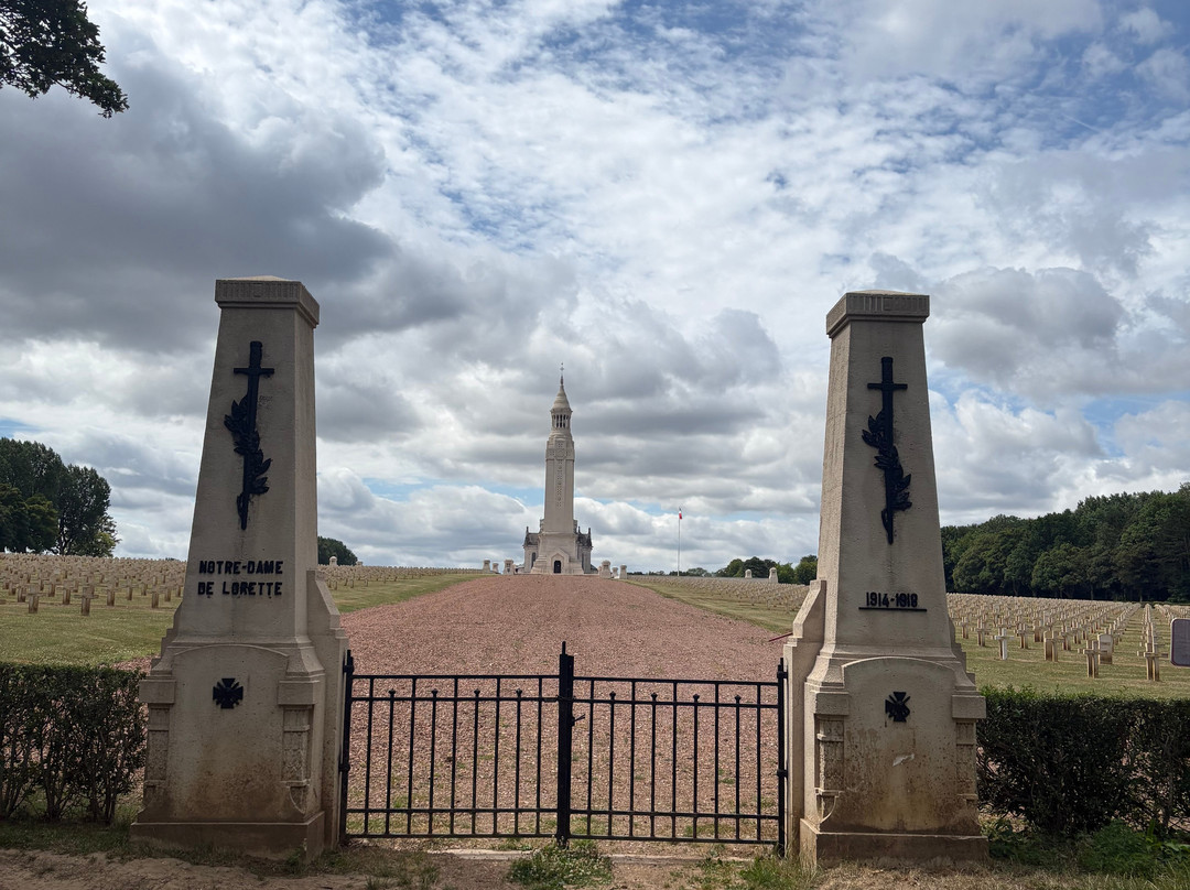 Nécropole Nationale Française de Notre-Dame de Lorette-Ablain-Saint-Nazaire必去景点