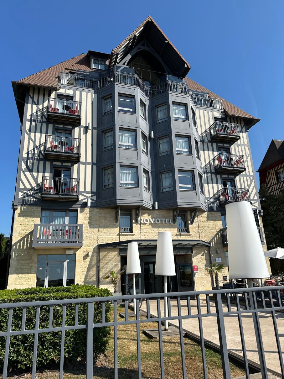 诺富特多维尔海滩酒店-旅行者