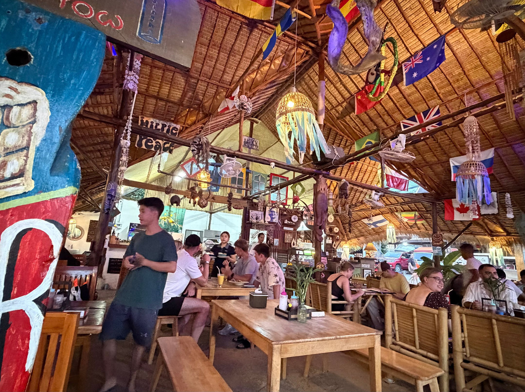 Happy​ Restaurant​ &​ Bar