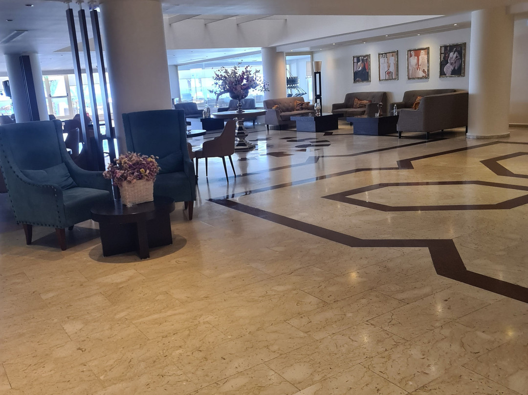 皇后湾酒店主图
