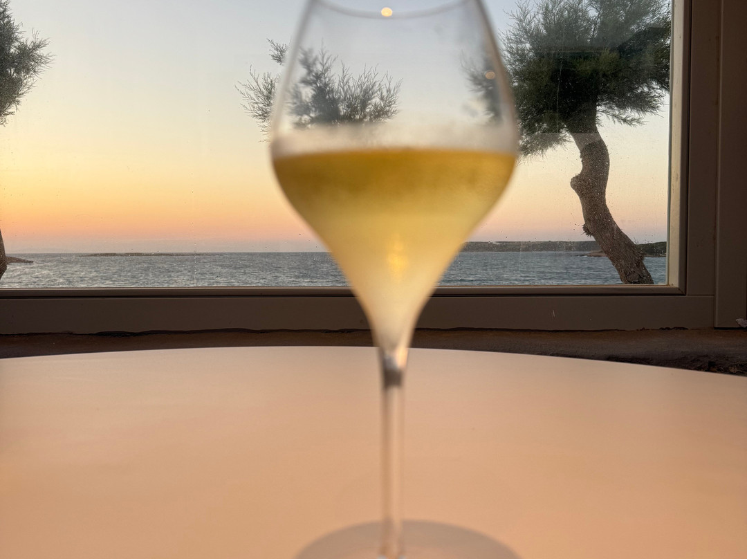 帕罗斯舒适套房酒店主图