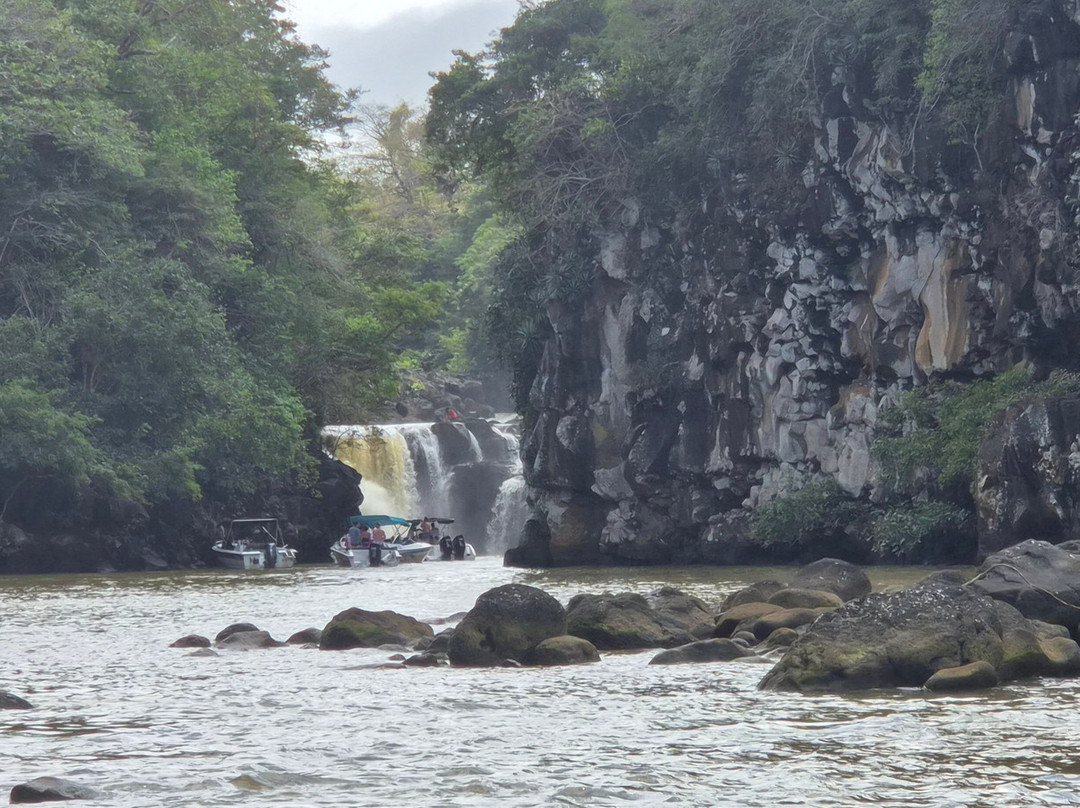 La Criee Ltee boat tours-蓝湾必去景点
