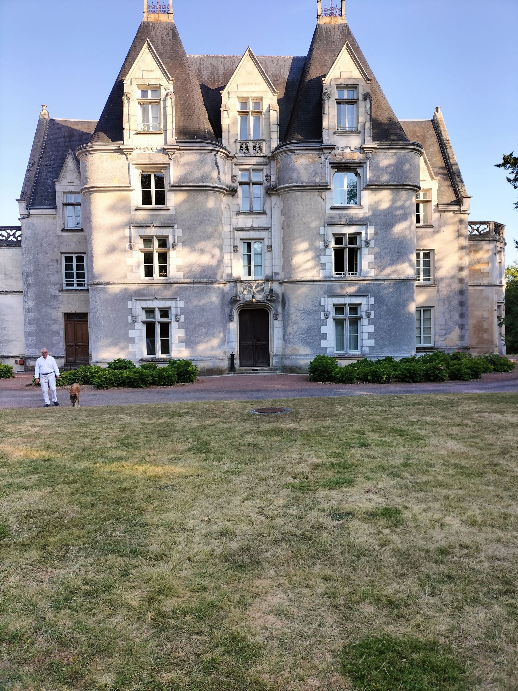 佩里格尼城堡原生酒店-旅行者