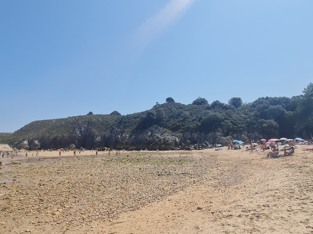 Cuevas Del Mar Beach-Nueva de Llanes必去景点