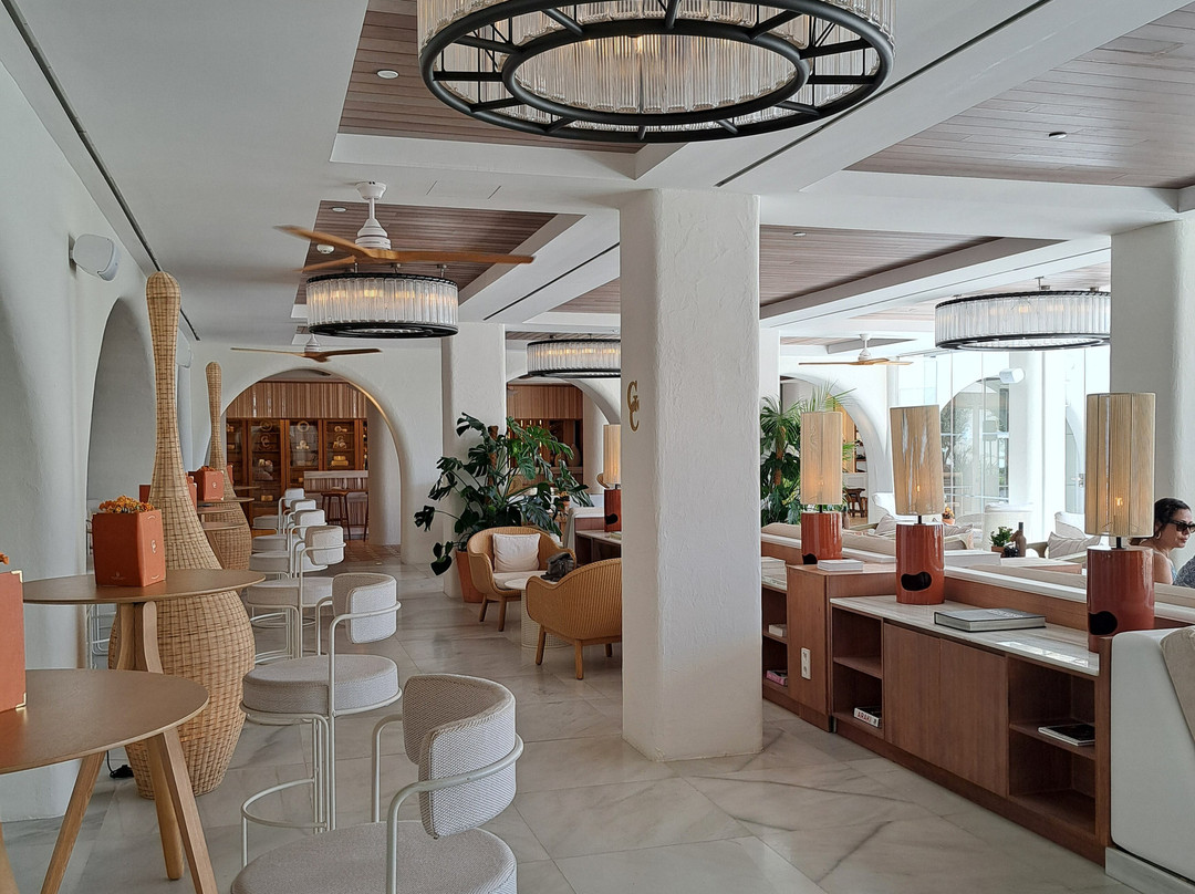 Le Blanc Grand Cafe