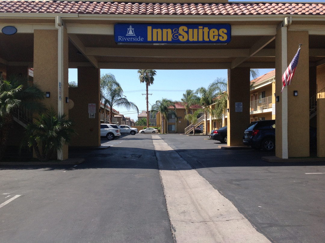 Riverside Inn and Suites