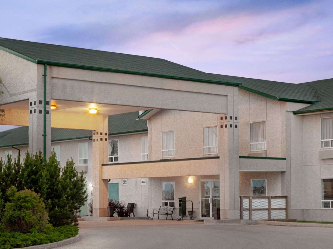 Super 8 by Wyndham Morden主图