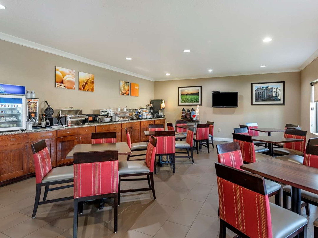 Comfort Inn & Suites主图