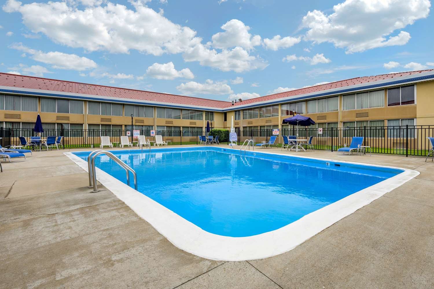Econo Lodge Inn & Suites-官方