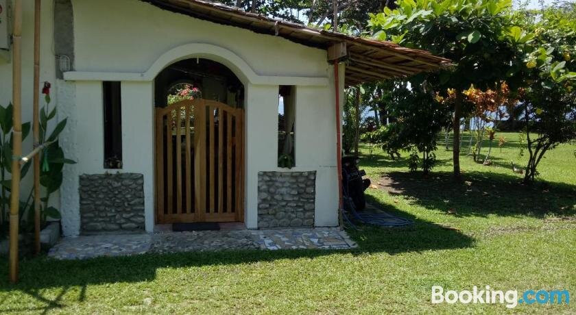 Namahatu Private Beach Villa