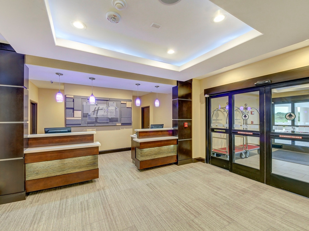 Holiday Inn Express & Suites Carrizo Springs By IHG主图