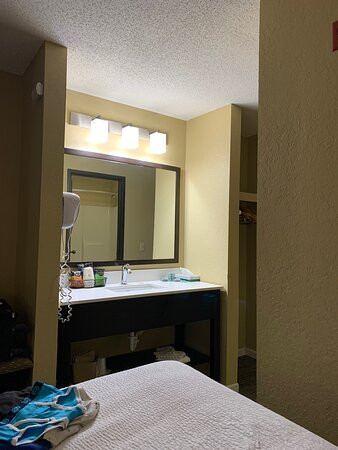 贝斯特韦斯特诺沃克酒店主图