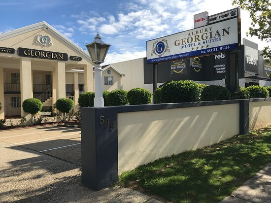 乔治亚舒适套房酒店主图